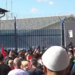 Divlje horde prave haos zbog presude: Albanci napali kancelariju Euleksa i  policiju! (VIDEO)