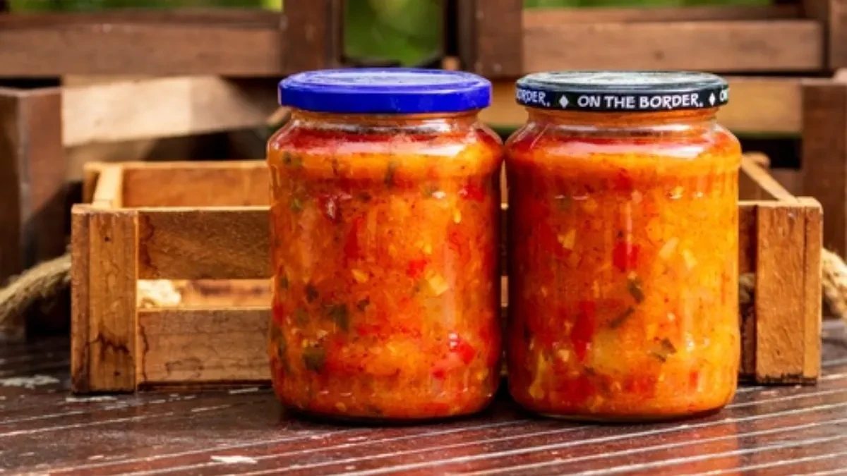 Domaći pinđur prste da poližete! Starinski recept od pečenih paprika i paradajza bez konzervansa