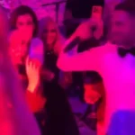 Duško uhvatio mikrofon i zapevao za Karleušu pred svima! Posvetio joj ovu pesmu, gosti ostali u čudu (VIDEO)