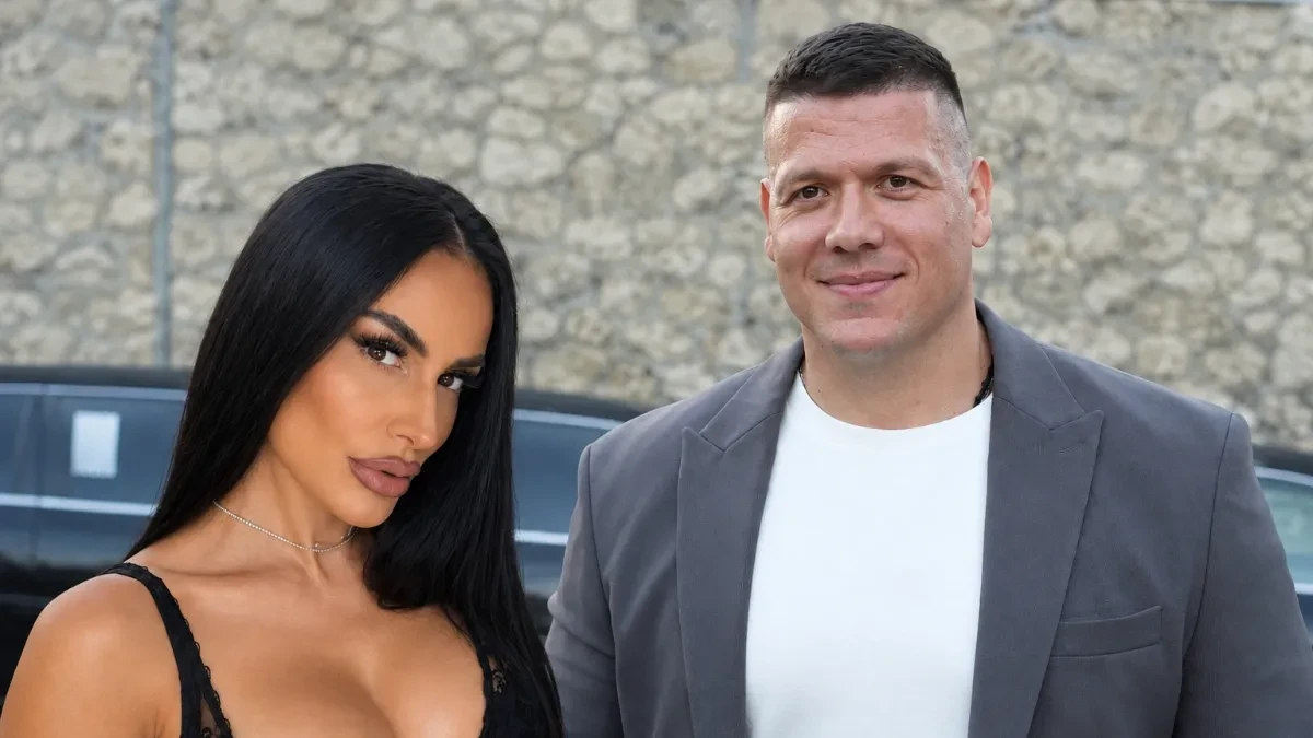 Indi Aradinović spopala Slobu na aerodromu: Javno mu priznala emocije: