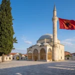 Islamska zajednica Kosova pokazala da je teroristička: Kače zastave tzv. OVK na svim džamijama