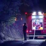 Jeziva scena na putu za Zlatibor: Vatra progutala automobil, saobraćaj u kolapsu