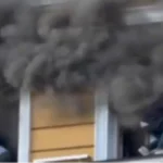Ljudi se popeli na prozore, oko njih kulja dim! Dramatični snimci iz Kijeva nakon ruskog napada!