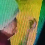 Lopov mislio da ga niko neće videti ako stavi jastuk na glavu: Kamera zabeležila bizarnu krađu u Novom Sadu (VIDEO)