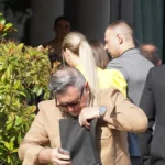 Majku smestio u dom, a ženi prepisao sve što ima! Pevač 20 godina mlađoj supruzi ostavio svu imovinu: