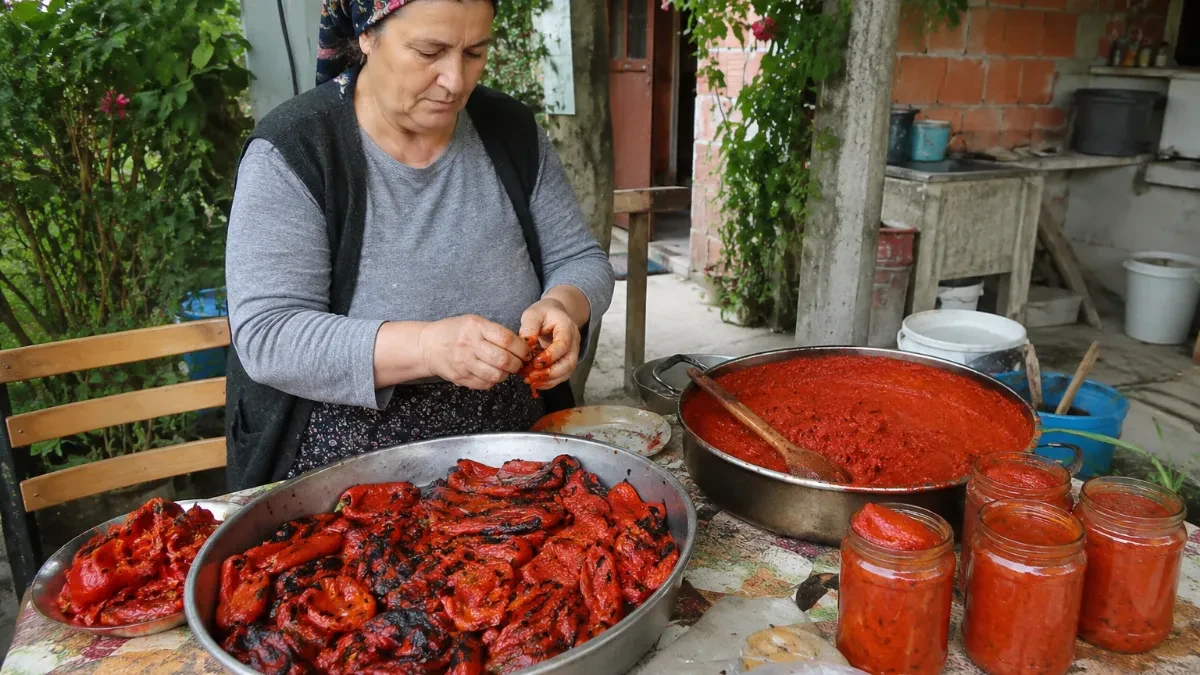 Makedonci posle pečenja paprike odmah urade ovo: Kožica spada sama, a ajvar bude mnogo ukusniji