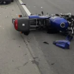 Maloletnik (17) poginuo bez dozvole i kacige: Motociklom sleteo sa puta i udario u betonski stub