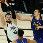 Ne tražite od Jokića ljubavni savet! Pitao Nikolu kako da smuva Srpkinju, njegova reakcija nasmejala sve (VIDEO)