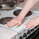 Nećete verovati čime žene ribaju šporet! Ovo povrće skida mrlje bolje od hemije