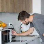 Nemojte držati stvari na mikrotalasnoj, može biti opasno, a evo i zašto
