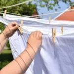 Nikada se više neće upetljati niti će sve živo upasti u nju: Kako se pravilno pere posteljina u veš mašini?
