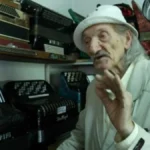 Njegovu harmoniku slušale su najveće zvezde Jugoslavije: Radio sa Lepom Lukić i Anom Bekutom, a svira i u 93. godini