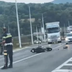 Oboren motociklista kod Gornjeg Milanovca: Delovi motora rasuti po magistrali