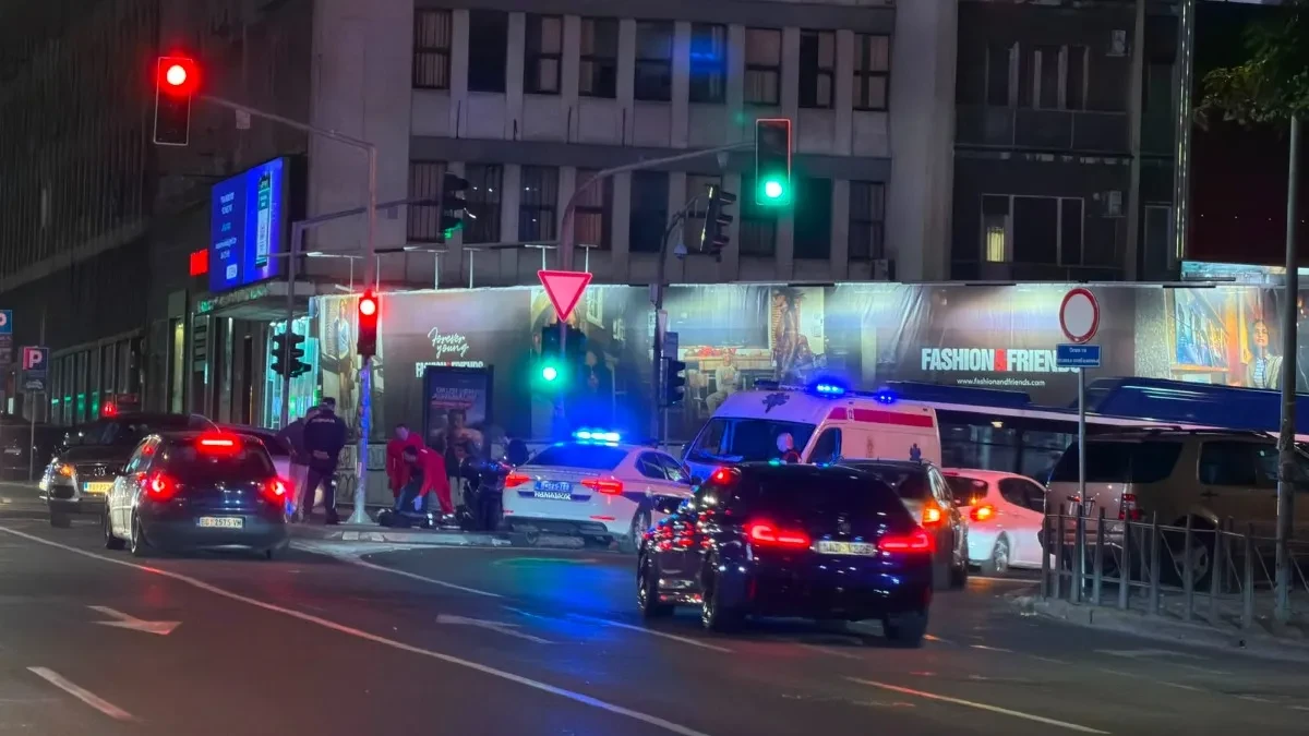 Oboren motociklista u centru Beograda: Hitna pomoć i policija na licu mesta (VIDEO)