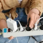 Ovaj kućni uređaj nikad ne priključujte na produžni kabl: Može se desiti havarija