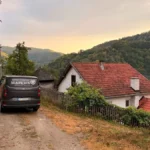 Ovako izgleda kuća u selu Opaljenik u kojoj ue ubijen muškarac: Meštani zanemeli od tuge (FOTO)