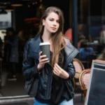 Ove jakne podmlađuju za 10 godina: Biće najvećI trend jeseni, a možda je već imate u ormaru