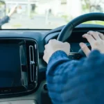 Ove navike za volanom mogu skupo da vas koštaju: Vozači ih rade svakog dana, a nisu ni svesni koliko štete automobilu