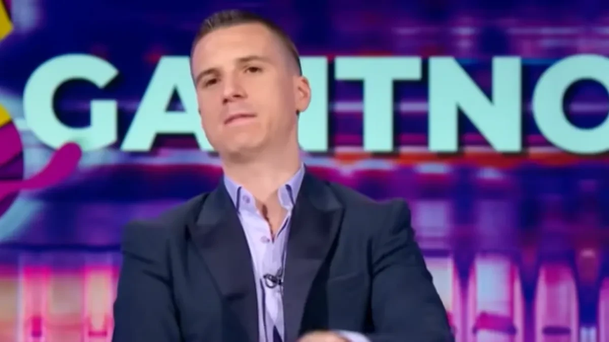 Pevač prekinuo nastup, letele čaše na sve strane!