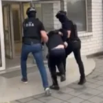 Pogledajte munjevito hapšenje dilera u Obrenovcu: Jedan izvučen iz kola, drugi pronađen u stanu (VIDEO)