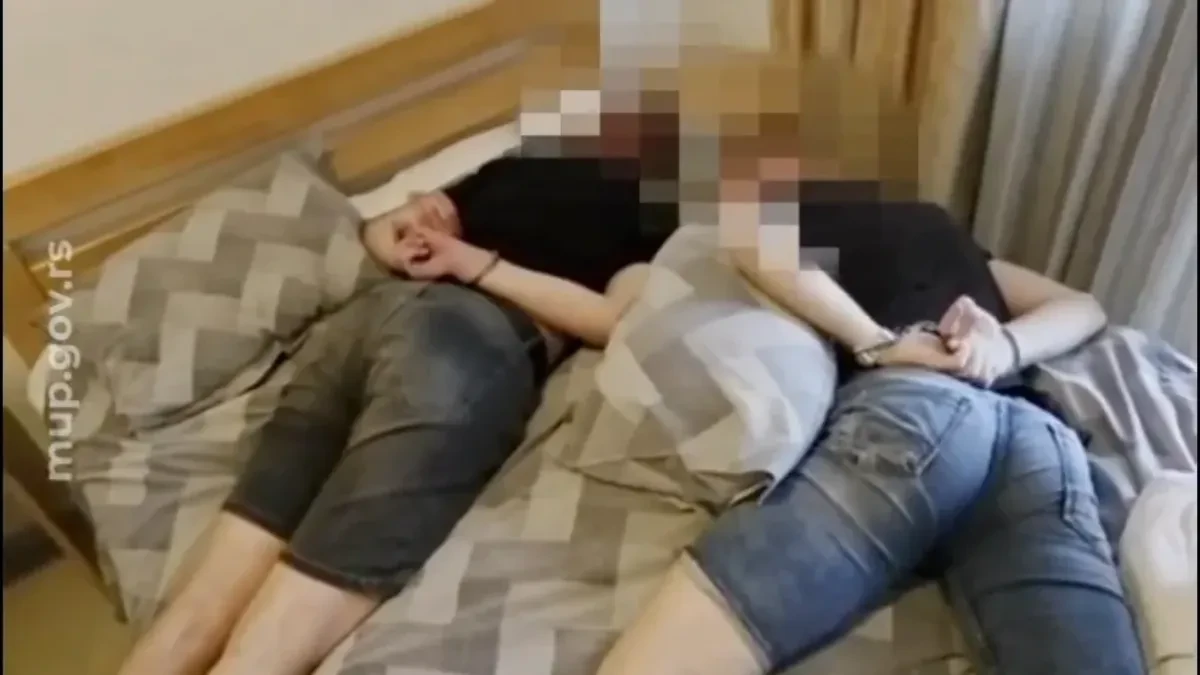 Poznato ko je osumnjičeni za likvidaciju u Surčinu: Specijalci upali u štek stan (FOTO) (VIDEO)