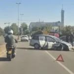 Saobraćajna nezgoda u Novom Sadu: Delovi automobila rasuti po putu