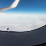 Sigurno ste primetili rupicu na prozoru aviona - nije tu slučajno