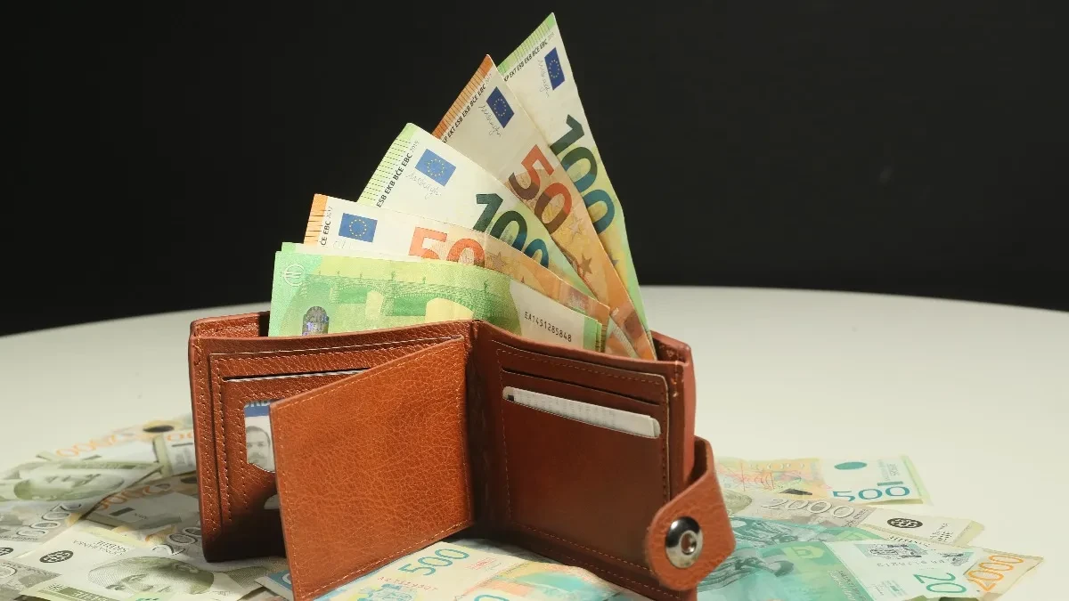 Sjajna vest za penzionere! Bankama i Pošti isplaćen sav novac državne pomoći