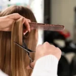 Skida bore, briše podočnjake i izdužuje figuru: Ovo je najbolja frizura za žene u 50-im