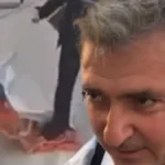 Srdanovićev aktivista baca i gazi zastavu Srbije!