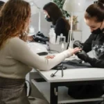 Stakleni nokti su hit jeseni: Izgledaju luksuzno i prirodno, žene ih obožavaju!
