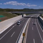 Starica uletela u zaustavnu traku, teško povredila Srbina: Mladić pod konstantnim nadzorom lekara