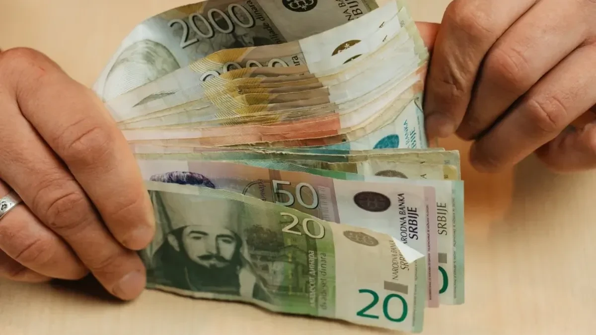 Stiže povećanje plata od 12 odsto - ovim zaposlenima od decembra na račun više od 13.000 dinara