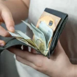 Stvari koje nikako ne bi trebalo da držite u novčaniku - jedan podatak može skupo da vas košta