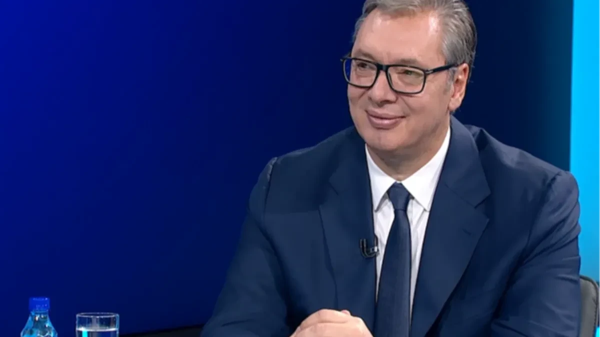 "Taj papir je jedan od ključnih razloga za sprovođenje obojene revolucije" Vučić: Verno, časno i pošteno sam služio svojoj otadžbini, ovo su izbori od istorijskog značaja