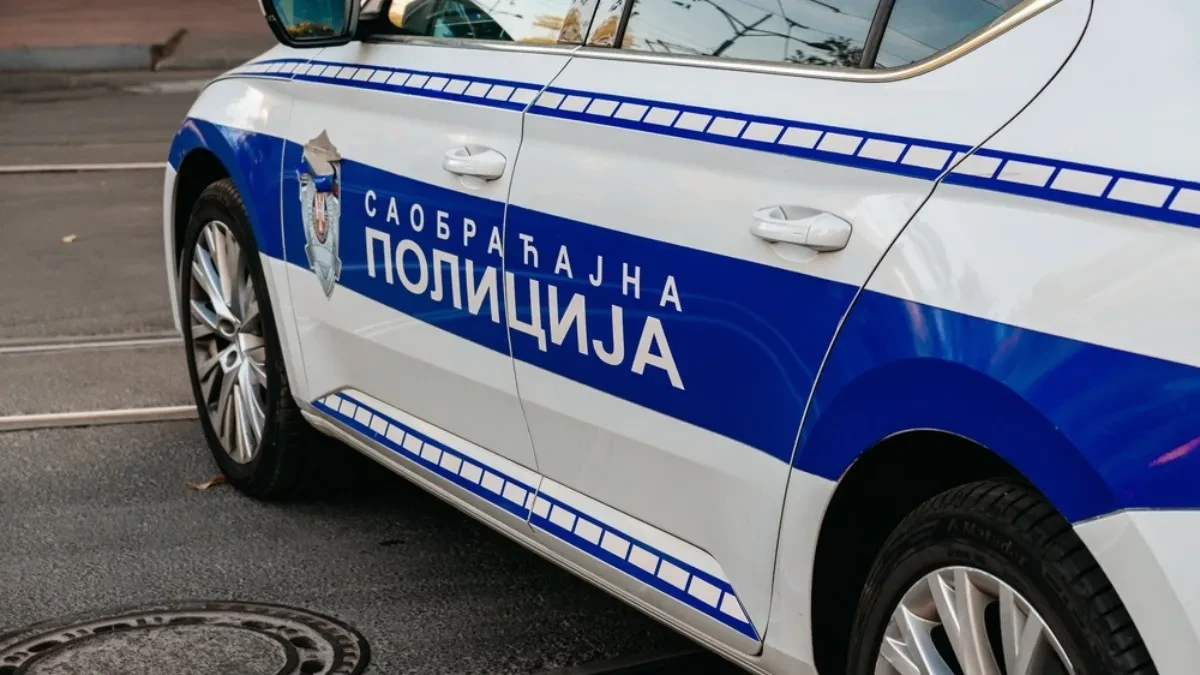 Težak udes između Siriga i Zmajeva: Automobil smrskan u sudaru sa kamionom, prve fotografije (FOTO)