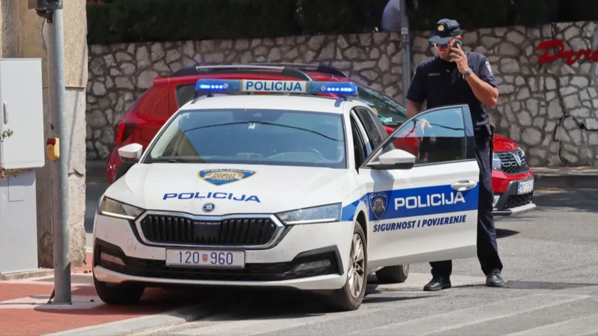 Učenik srednje škole doneo pištolj sa municijom: Nastavnica pozvala policiju, poznati detalji drame