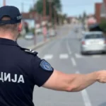 Uključio blinkere, zaustavio vozača pa mu uzeo 6.700 dinara: Predstavio se kao policajac, uhapšen muškarac (48)