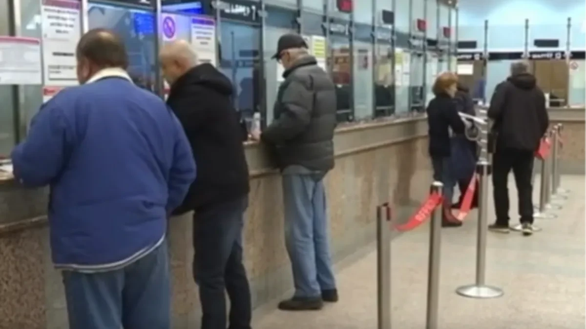 Umesto 6.000 u Pošti isplatili 7.700 dinara: Zašto neki građani sada dobijaju više novca?