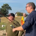 Vučić na Šalinačkom jezeru:  Izvadio sam ribolovačku dozvolu! (VIDEO)