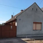 Za 30.500 evra prodaju kuću u Srbobranu: Dve parcele, svi priključci, vlasništvo 1/1