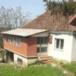 Za cenu garsonjere - kuća i 1,35 hektara zemlje! Vlasnik za celo imanje traži 28.000 evra