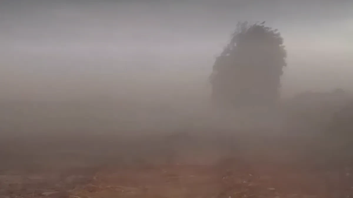 Zacrnilo se nebo, čuo se huk, vetar nosi sve pred sobom! Nevreme pogodilo ove delove Srbije