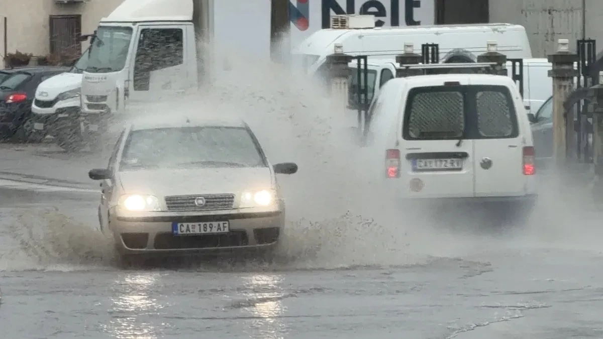 Auh, kakav potop se sručio na Čačak! Kiša napravila pakao vozačima, sve ekipe na terenu!