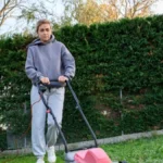 Baštovani savetuju da sada pospete travnjak jednim preparatom: Koren će biti jači, a trava zelenija posle zime