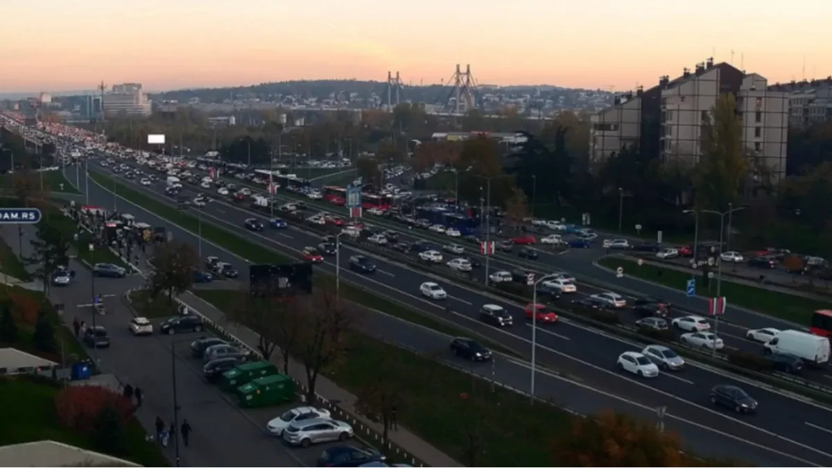 Beograd paralisan! Kilometarske kolone na Gazeli, ogroman saobraćajni špic na mostovima