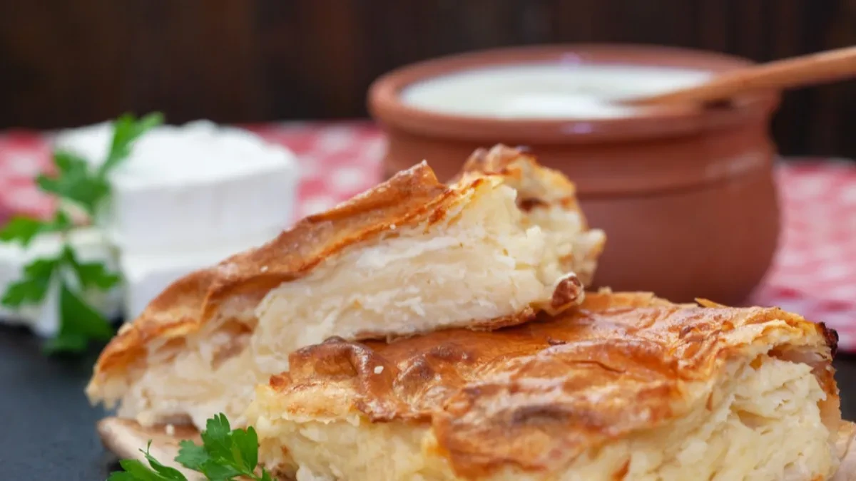 Bez oklagije i kora: Lažna pita sa sirom skinula gibanicu sa trona!