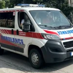 Brutalan obračun u Čačku: Sumnja se da su otac i sin pretukli muškarca, sav krvav prebačen u bolnicu, prvi snimak užasa (FOTO)