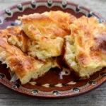 Brza pita od hleba, jaja i jogurta: Samo se sve pomeša i ubaci u rernu, a večera bogovska!