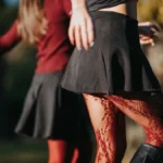 Crvene i bordo čipkane čarape će od danas nositi i ko neće: Ako ne smete na golu nogu, evo načina da izgledate jako dobro, a ništa nije provokativno